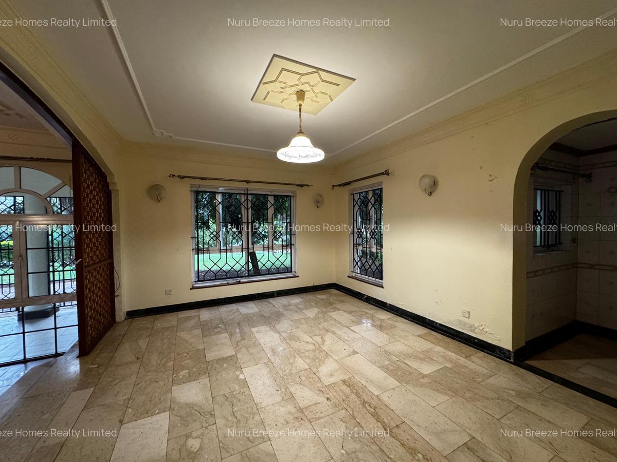 5 Bed House with En Suite in Hill View - 6