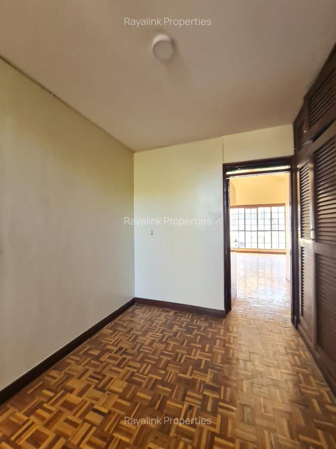 4 Bed Townhouse with En Suite at Spring Valley - 10
