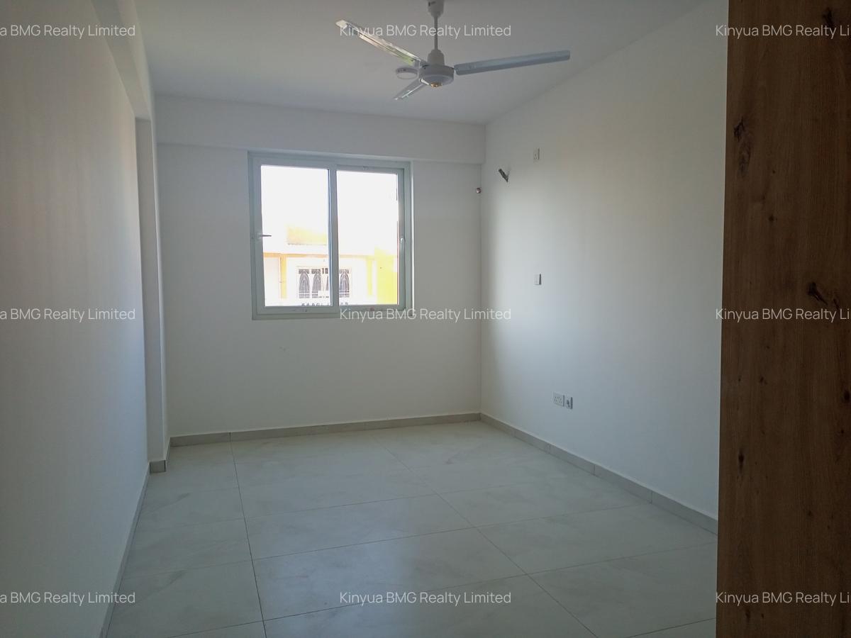 Serviced 2 Bed Apartment with En Suite at Custom - 5