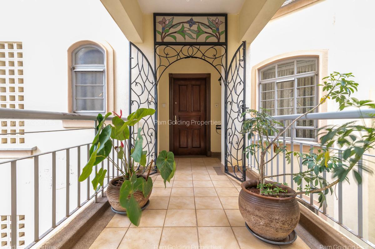 3 Bed Apartment with En Suite at Riverside Drive - 4