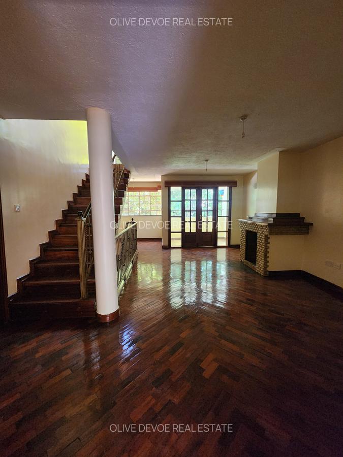 4 Bed Townhouse with En Suite in Lavington - 9