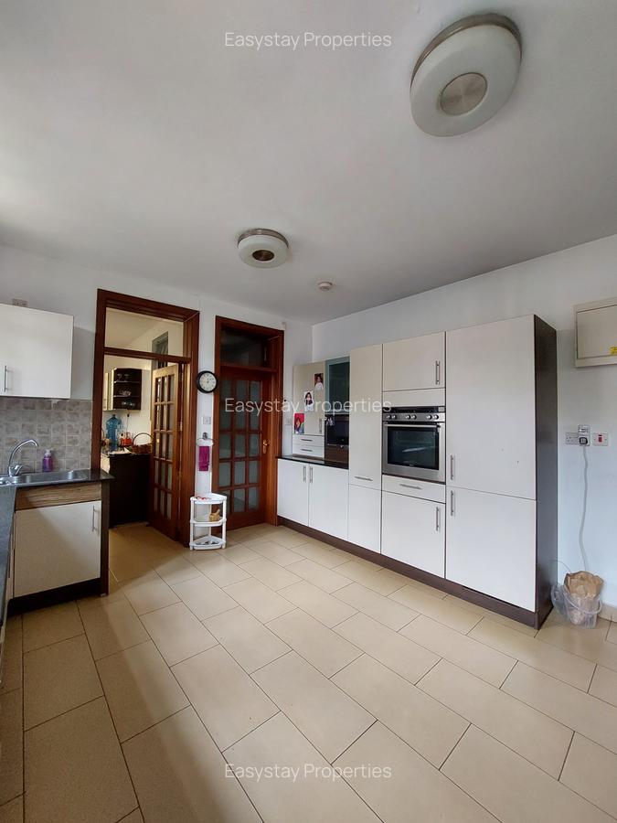 4 Bed Townhouse with En Suite in Lavington - 17