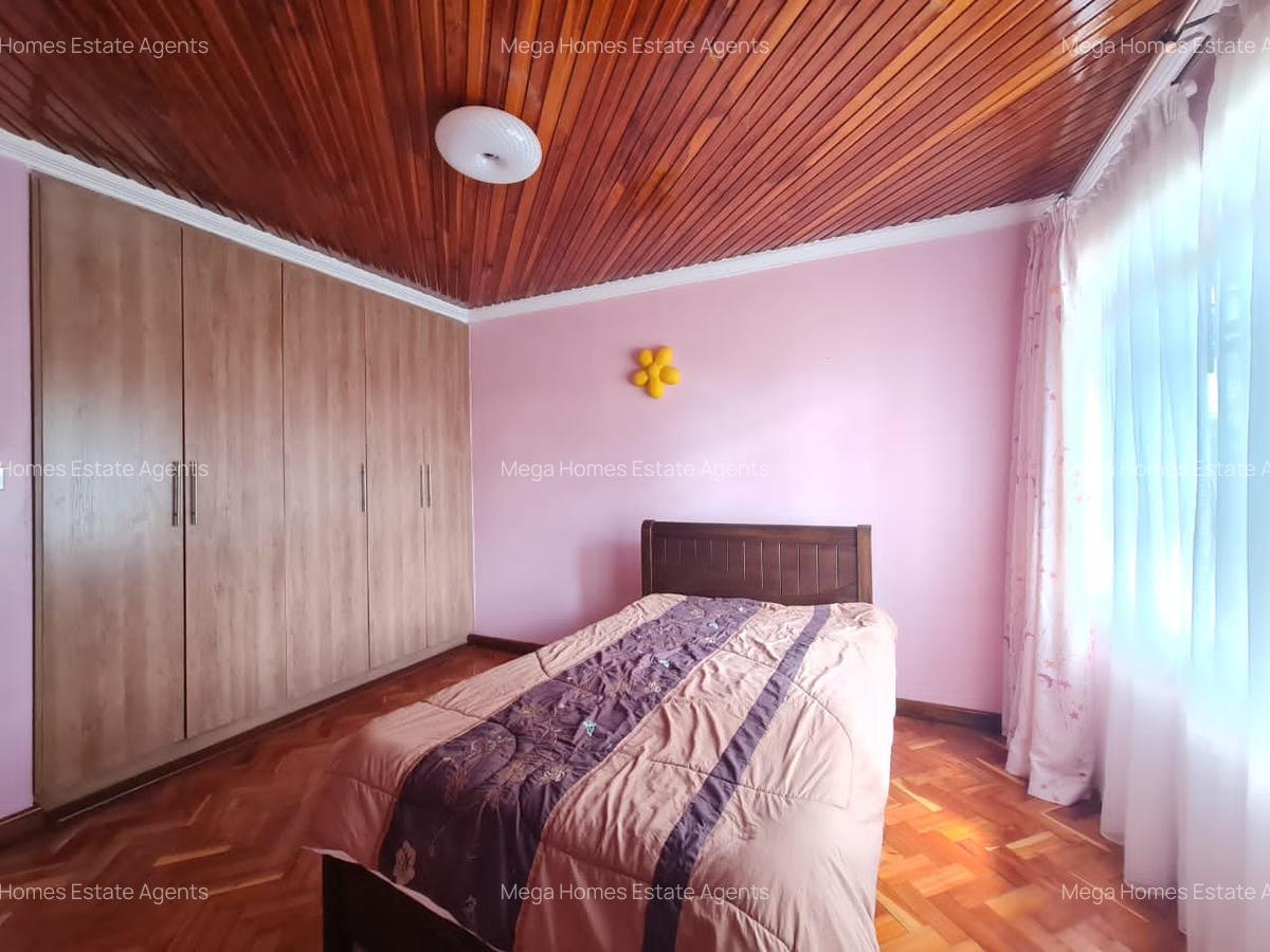 4 Bed House with En Suite in Mountain View - 3