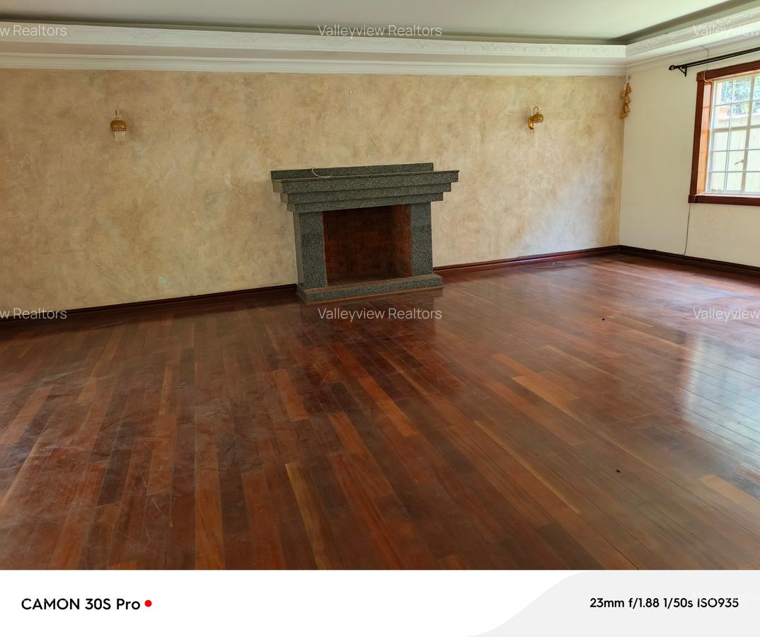 4 Bed Townhouse with En Suite at Lavington - 6