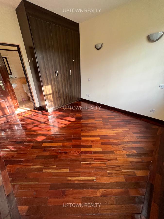 3 Bed Apartment with En Suite at Lavington - 12