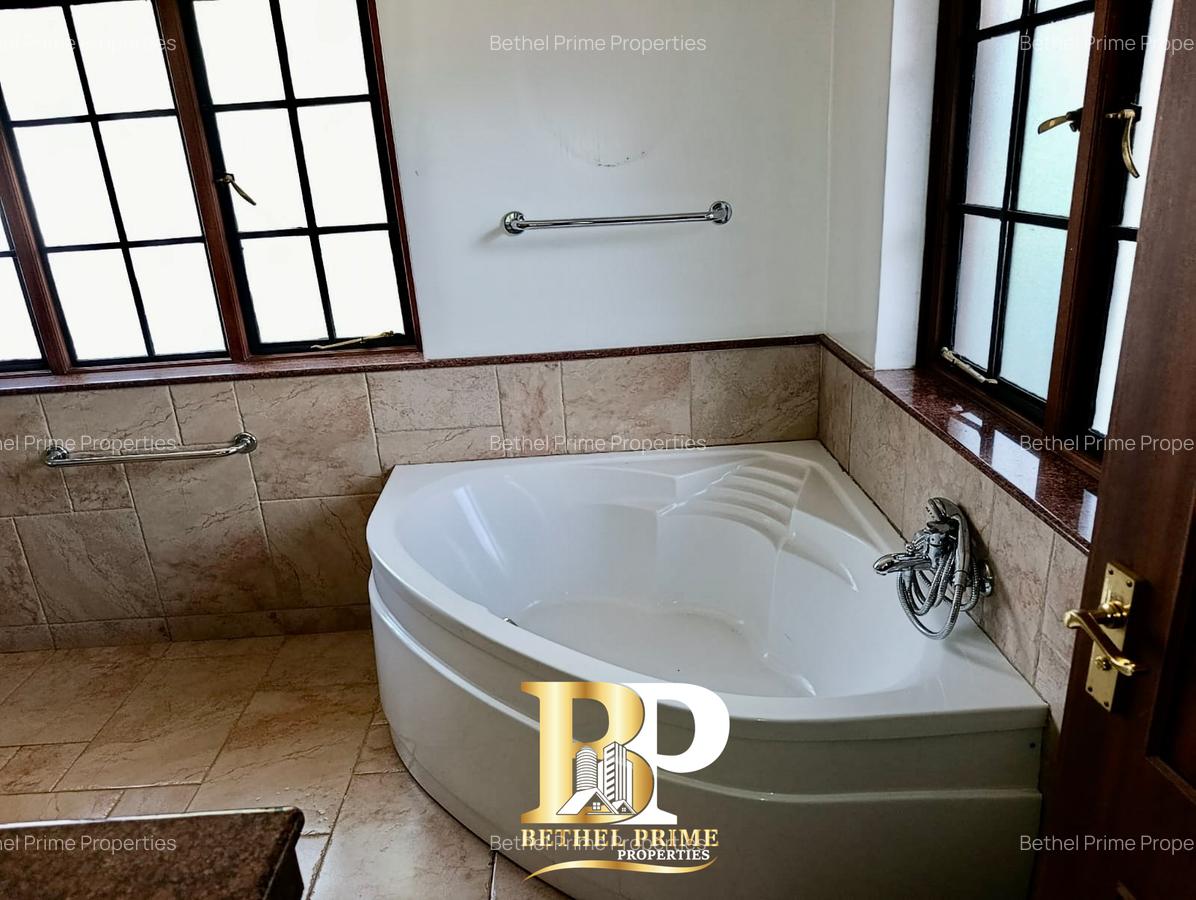 4 Bed Townhouse with En Suite in General Mathenge - 17