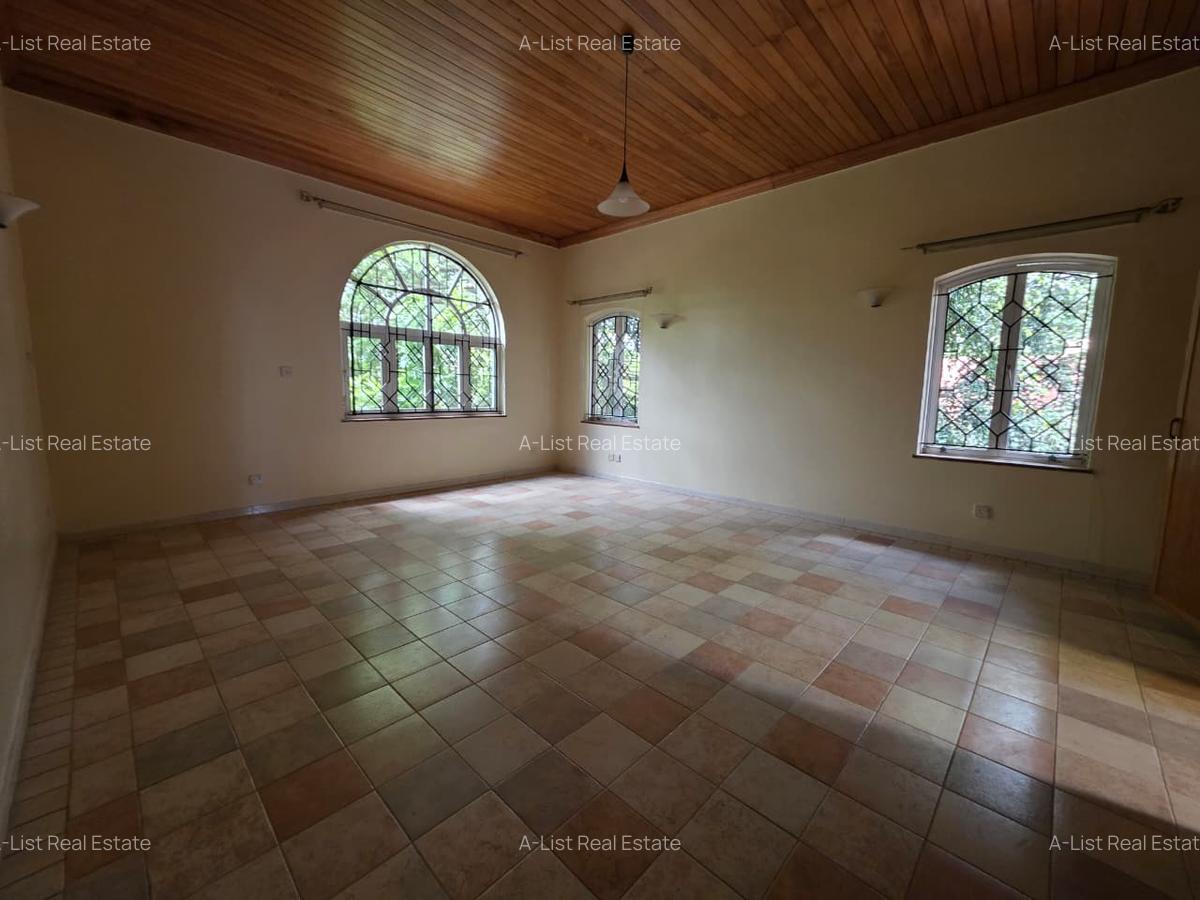 4 Bed House with En Suite at Hillview - 12