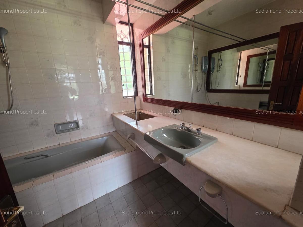 5 Bed Townhouse with En Suite in Muthaiga - 8