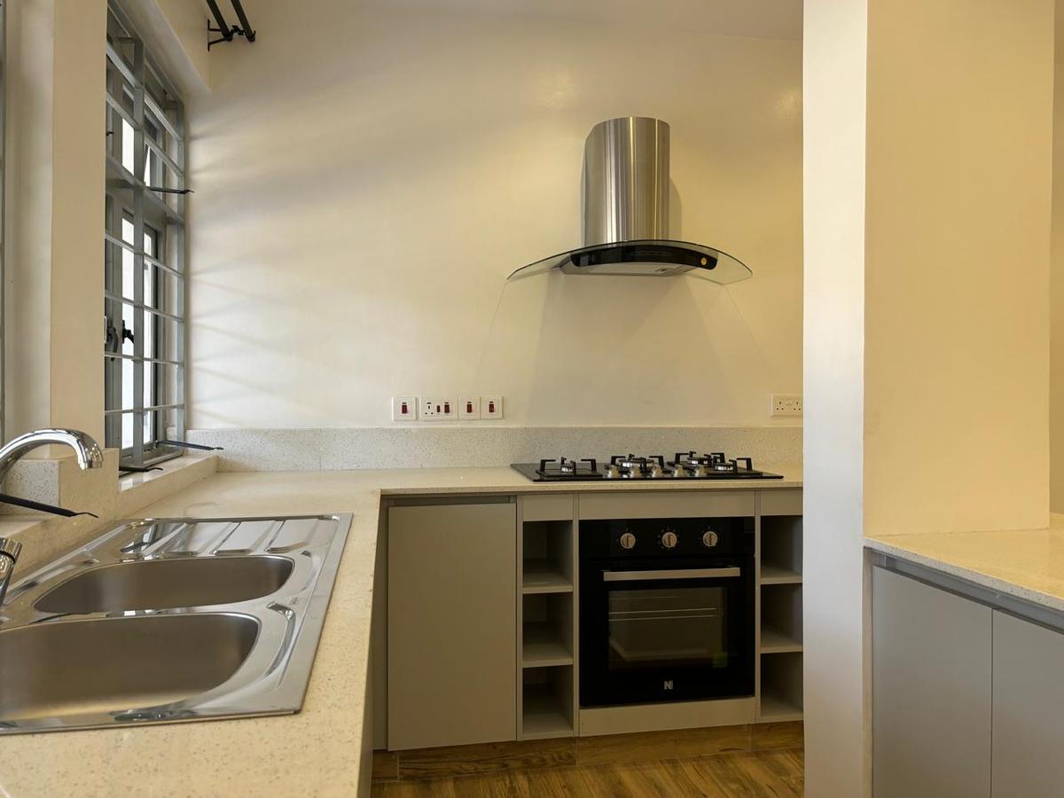 Serviced 3 Bed Apartment with En Suite in Runda - 12