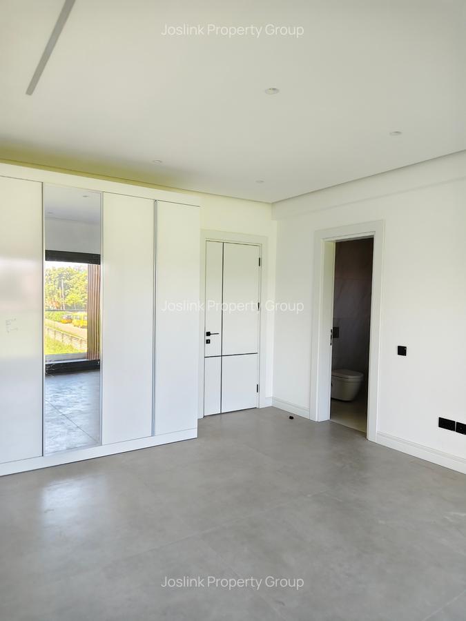 3 Bed Apartment with En Suite at Central - 11