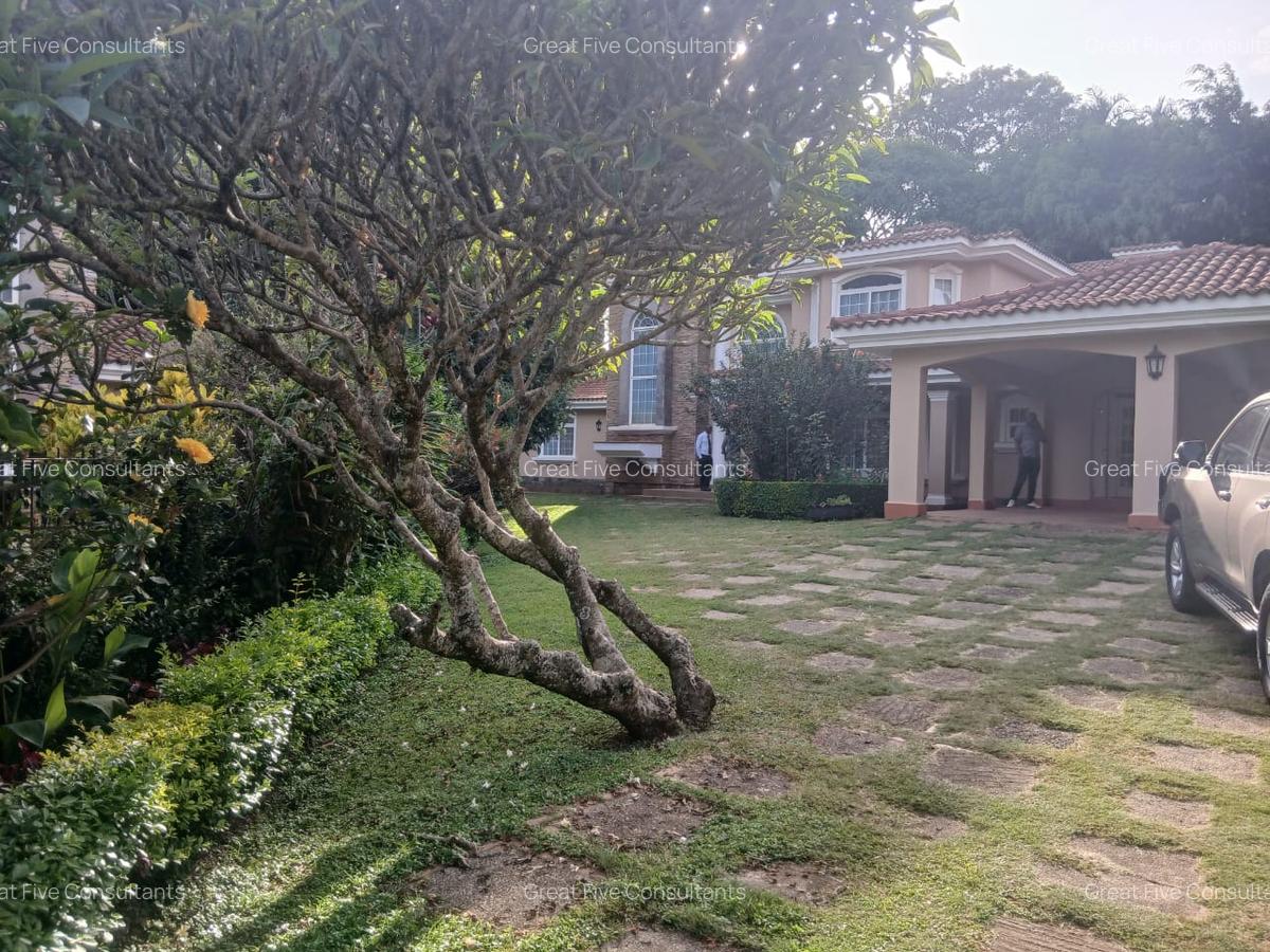 5 Bed Villa with En Suite in Rosslyn - 16