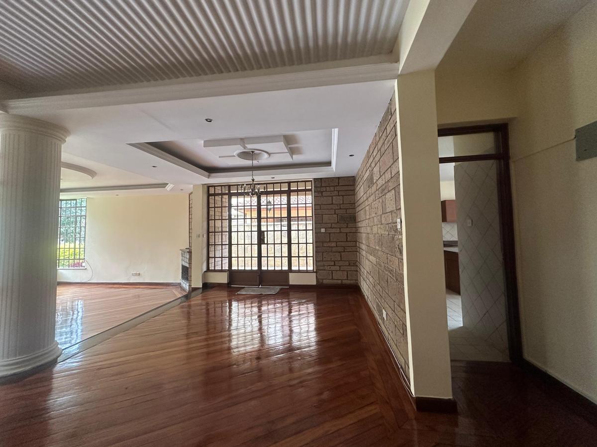 5 Bed Villa with En Suite at Lavington - 6