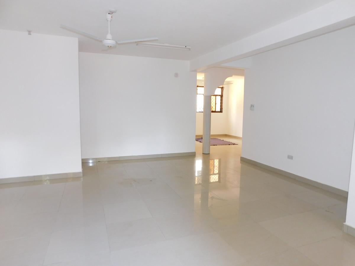 3 Bed Apartment with En Suite at Beach Road - 3