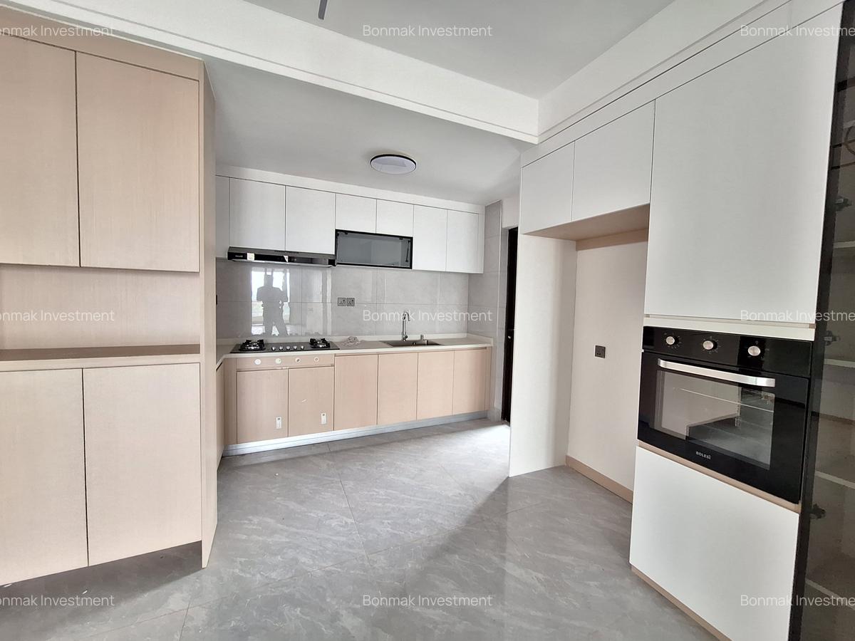3 Bed Apartment with En Suite at Riverside Drive - 12