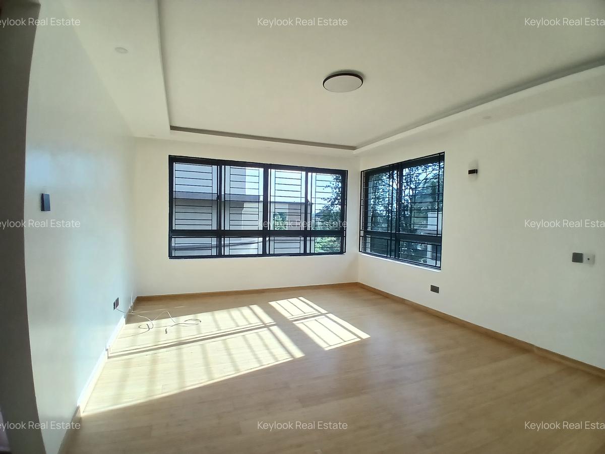 5 Bed Townhouse with En Suite at Lavington Green - 13