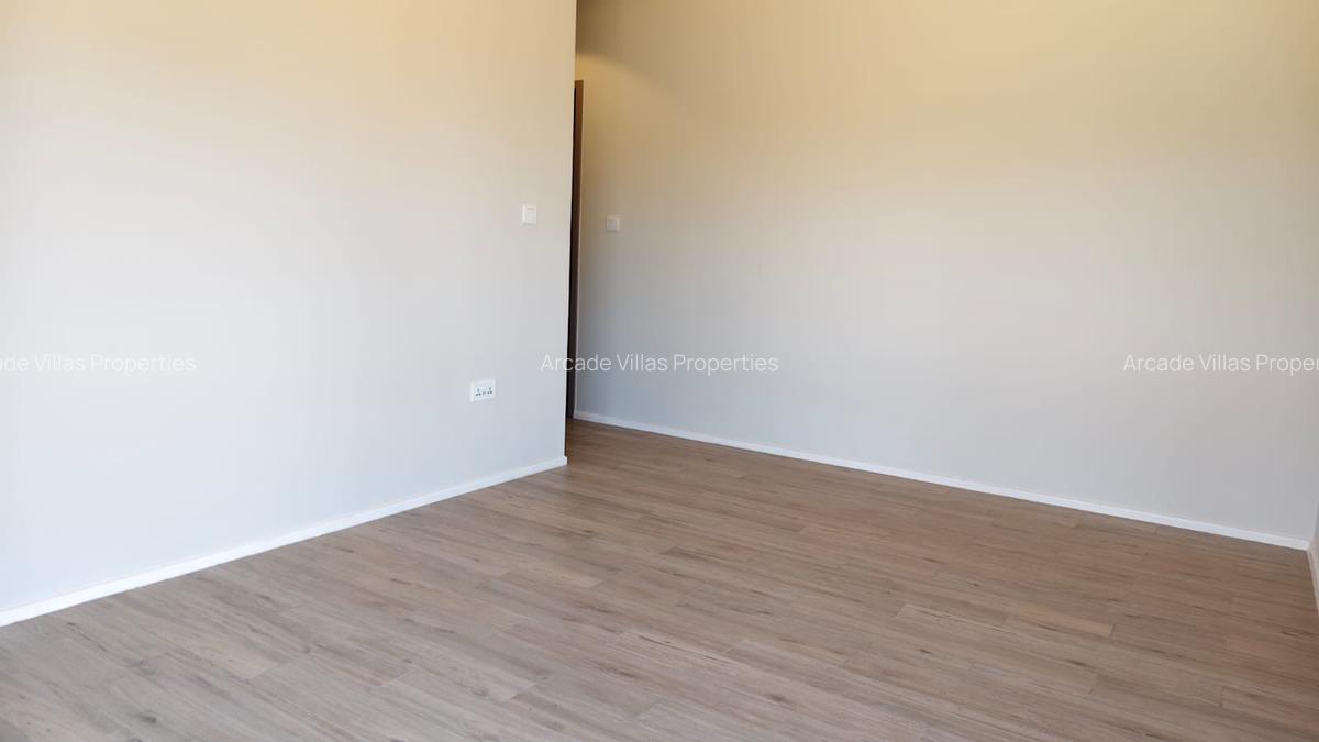 3 Bed Apartment with En Suite in Nyari - 15