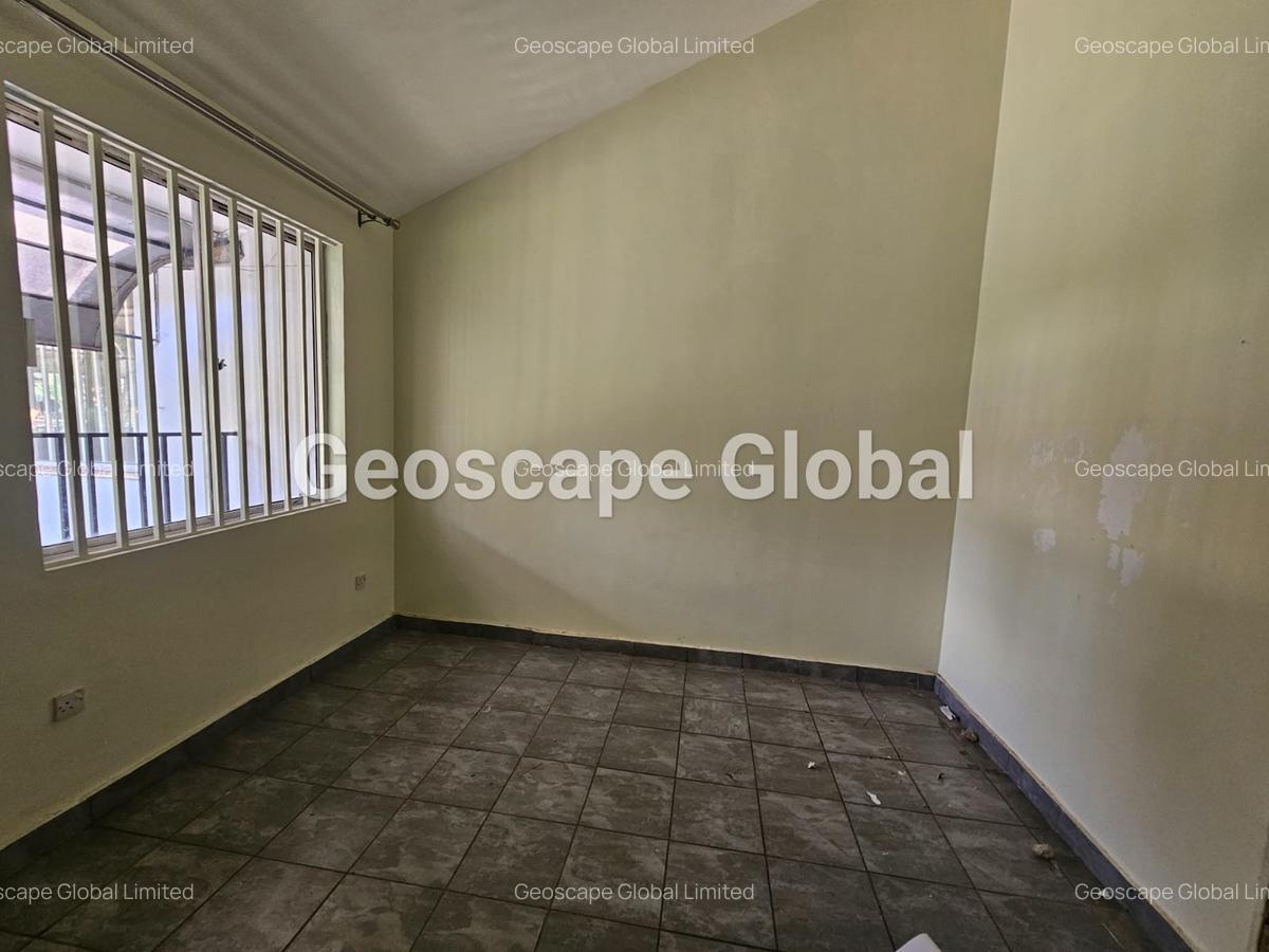 5 Bed House with En Suite in Nyari - 16
