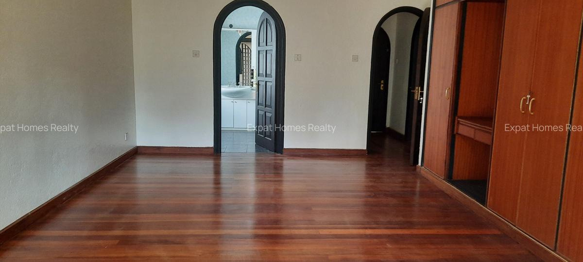 4 Bed Villa with En Suite in Lavington - 14