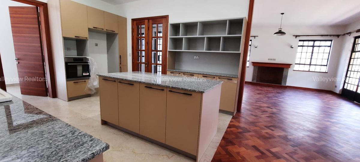 5 Bed Townhouse with En Suite at Lavington - 18