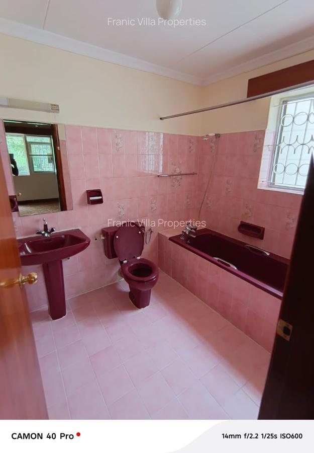 6 Bed House with En Suite at Nyari Central - 3