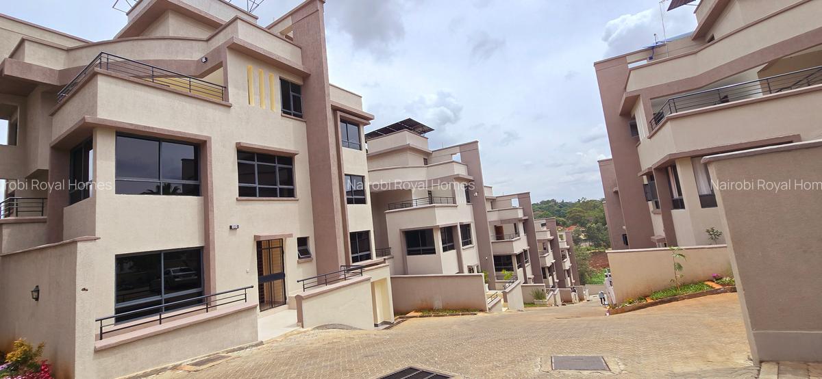 5 Bed Townhouse with En Suite at Lavington Green - 1