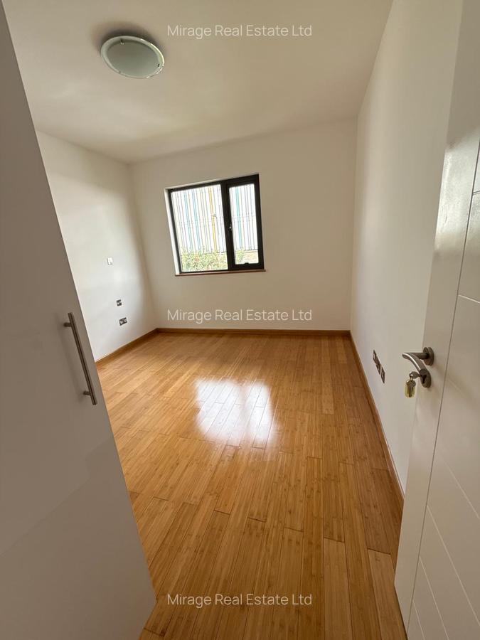 4 Bed Villa with Swimming Pool in Garden Estate - 6