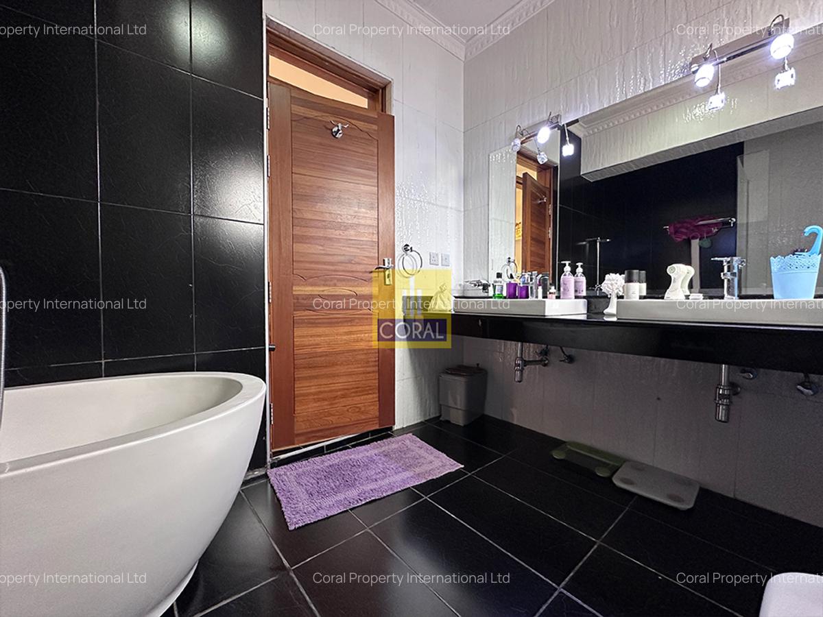 4 Bed Apartment in Parklands - 14