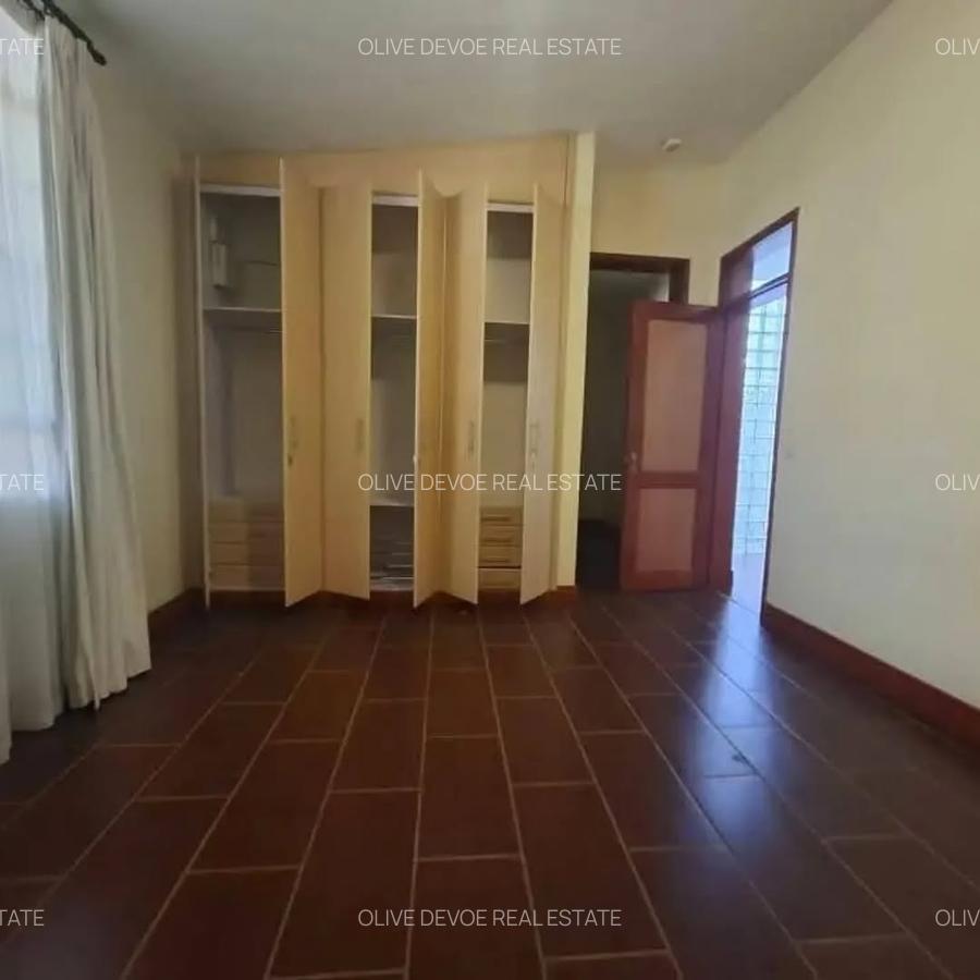 4 Bed House with En Suite in Runda - 7
