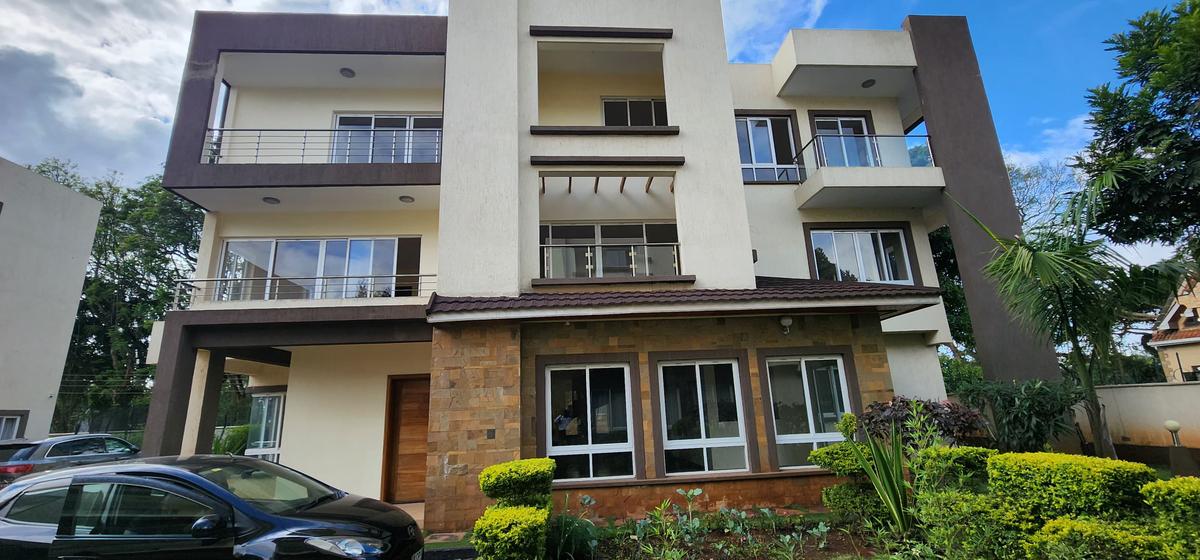 5 Bed House with En Suite in Lavington - 1