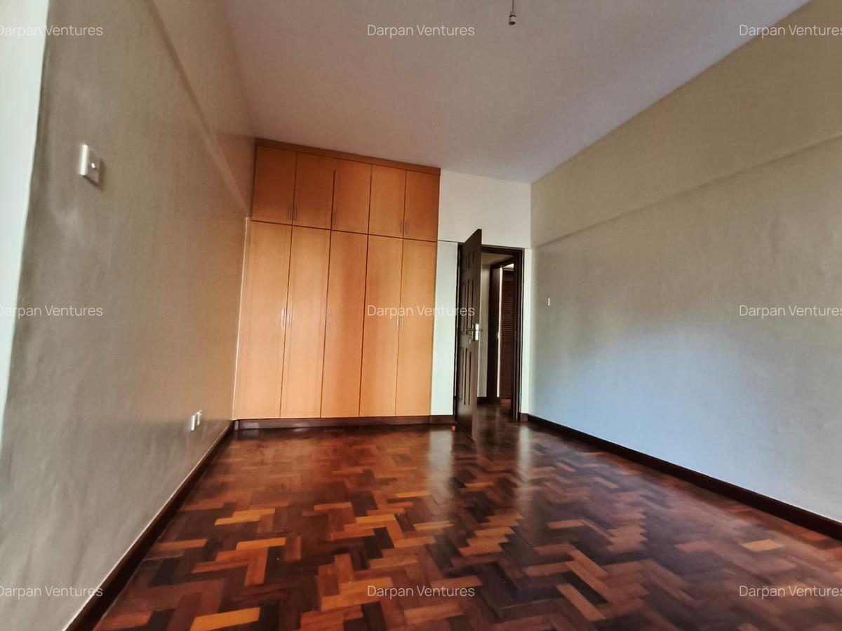 4 Bed Apartment with En Suite in Brookside - 3