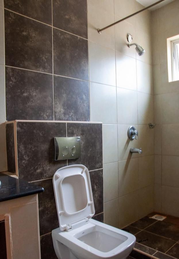 3 Bed Apartment with En Suite in Parklands - 2