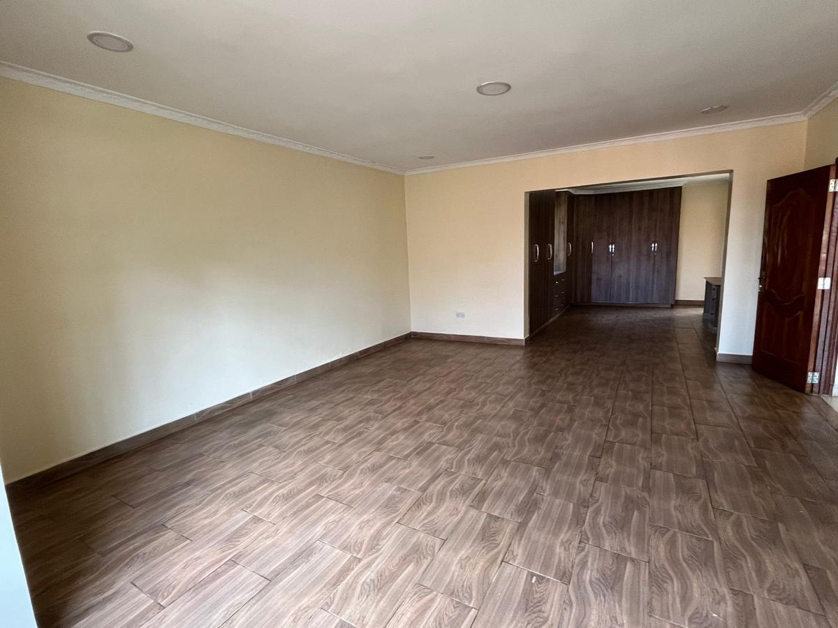 5 Bed Townhouse with En Suite at Westlands - 7