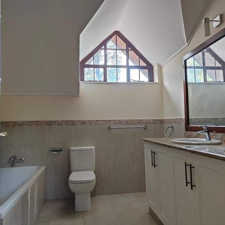 4 Bed House with En Suite at Hardy - 18