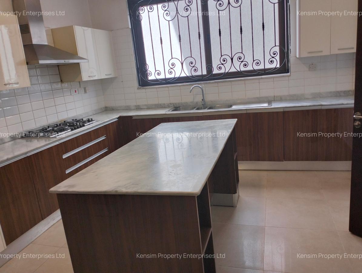 5 Bed Townhouse with En Suite in Lavington - 5