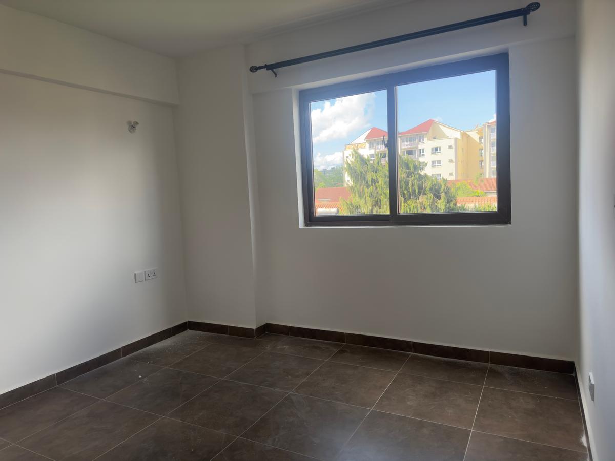 3 Bed Apartment with En Suite at Lantana Road - 12