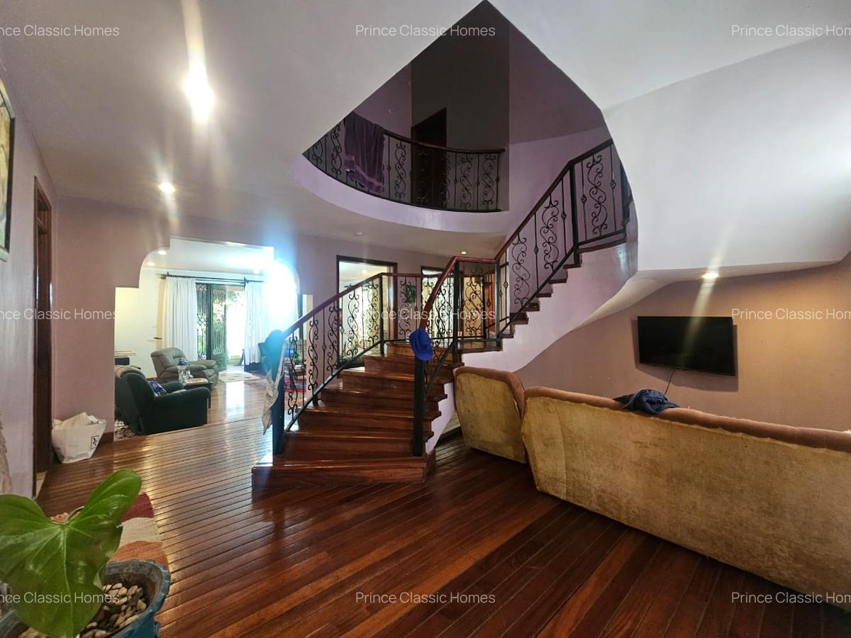 4 Bed House with En Suite at Kerarapon Drive - 8