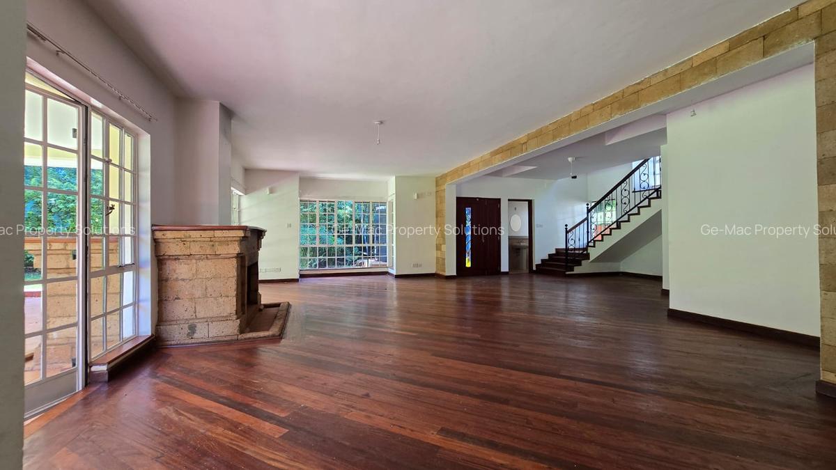 5 Bed House with En Suite at Lone Tree - 5