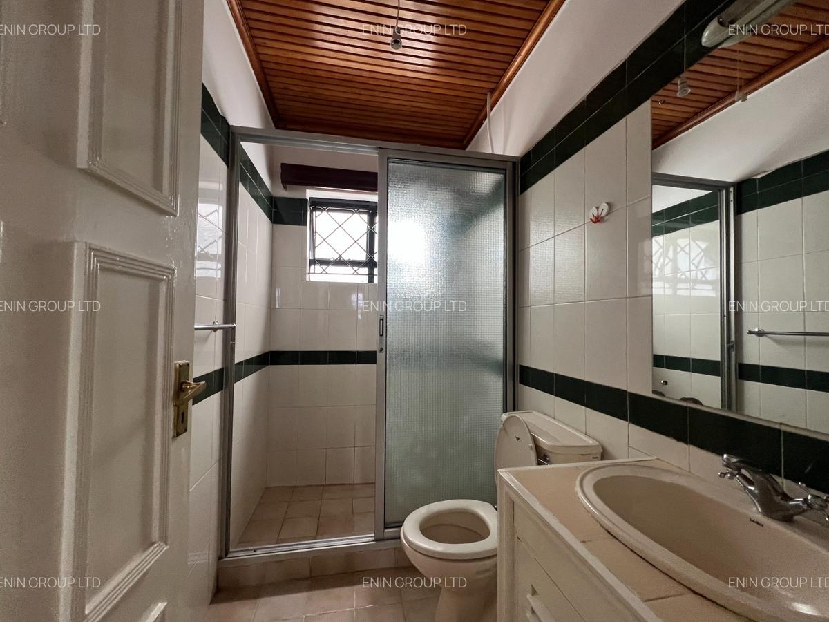 4 Bed Townhouse with En Suite at Brookside Drive - 11