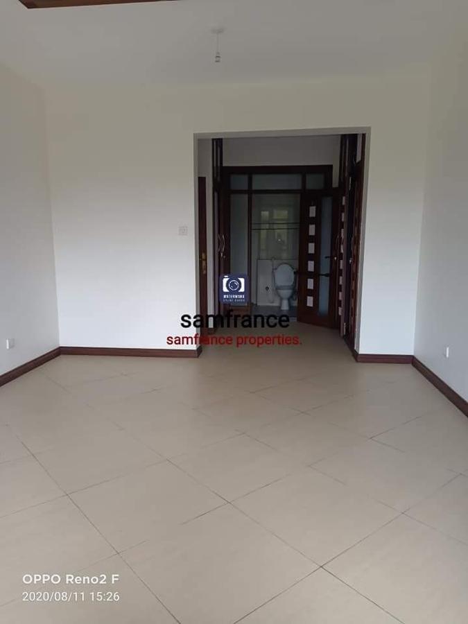 Serviced 3 Bed Apartment with En Suite at Links Road - 8