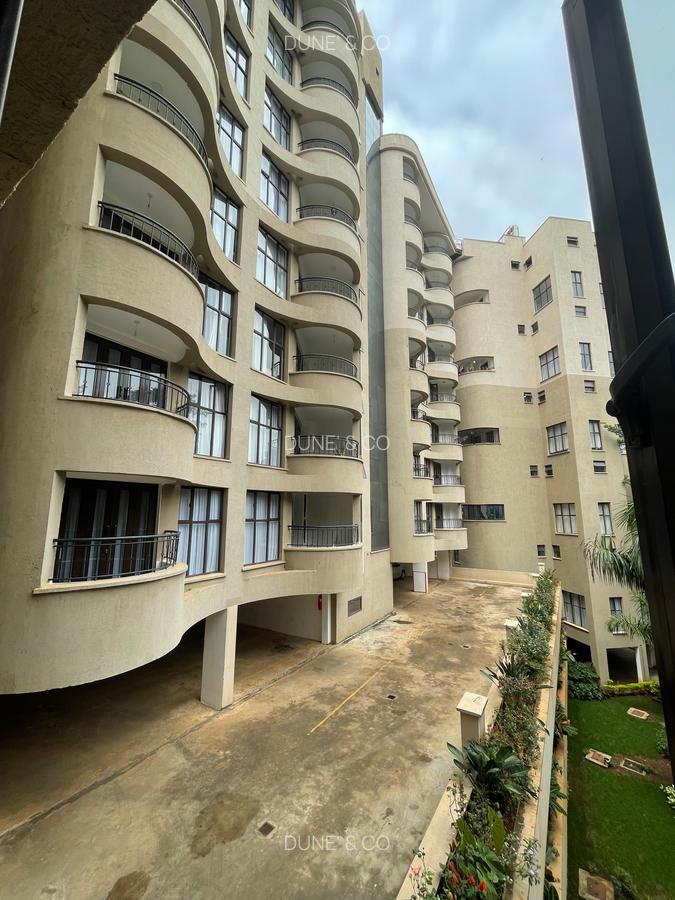 2 Bed Apartment with En Suite in Riverside - 5