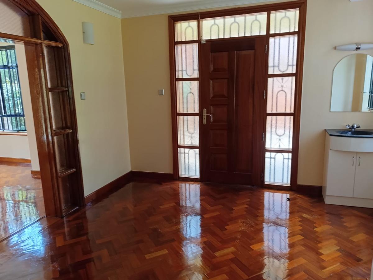 4 Bed Townhouse with En Suite at Lavington - 8