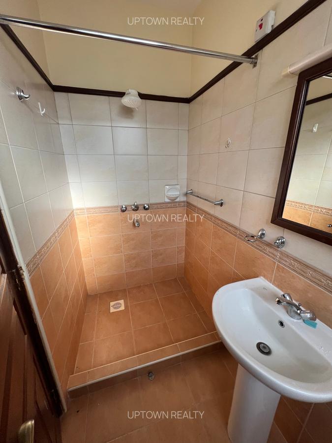 3 Bed Apartment with En Suite at Lavington - 18