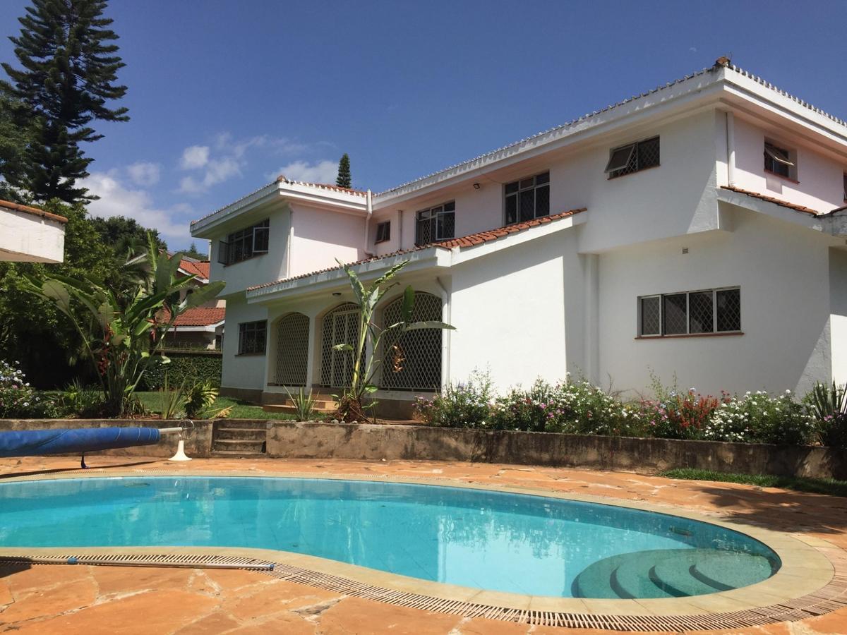 5 Bed House with En Suite in Runda - 1