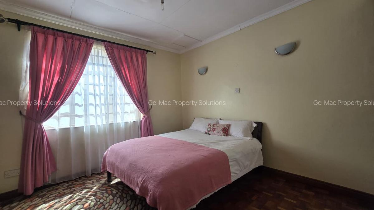 5 Bed House with En Suite in Lavington - 17