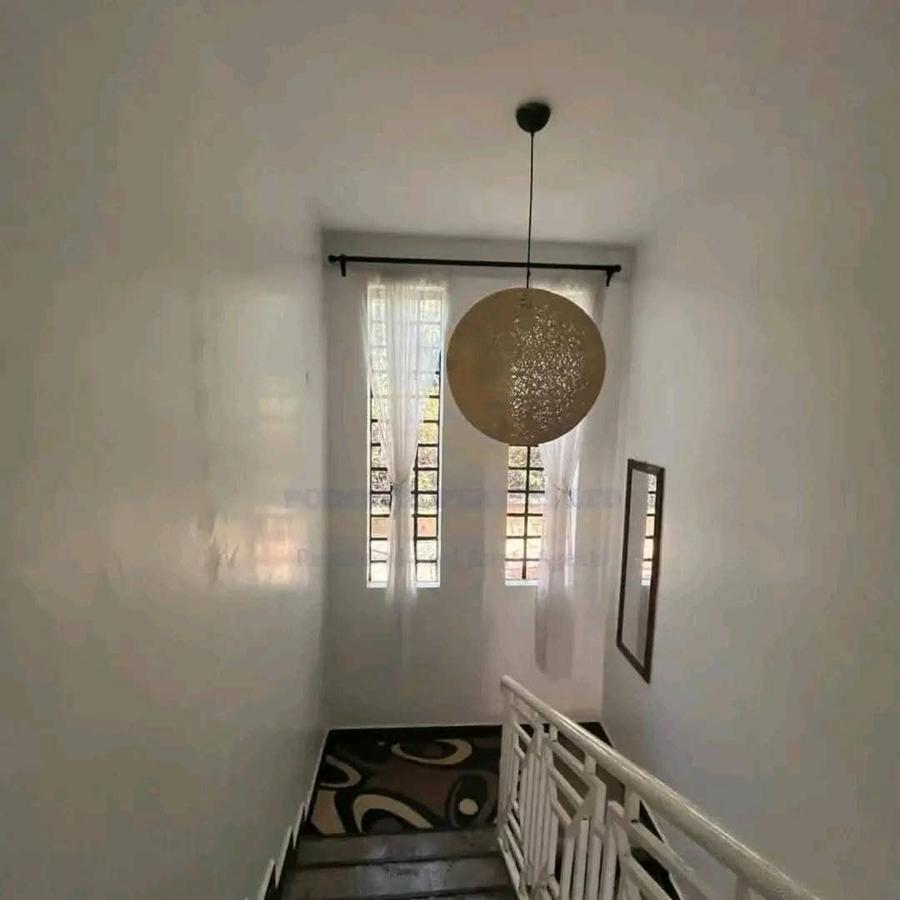 1 Bed House with En Suite at Karen Road - 11