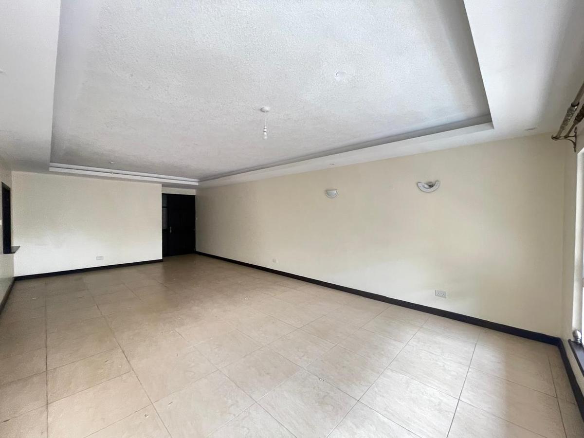 3 Bed Apartment with En Suite in Kilimani - 4