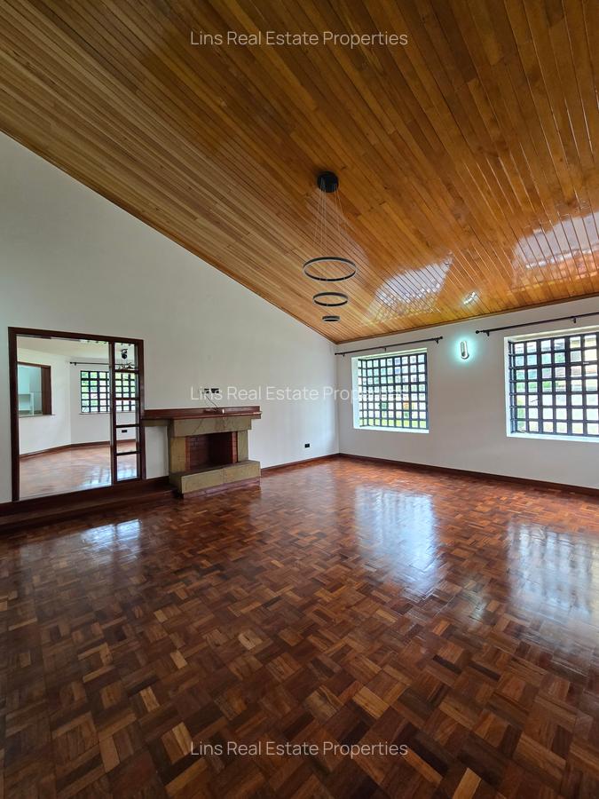 4 Bed House with En Suite in Lavington - 8