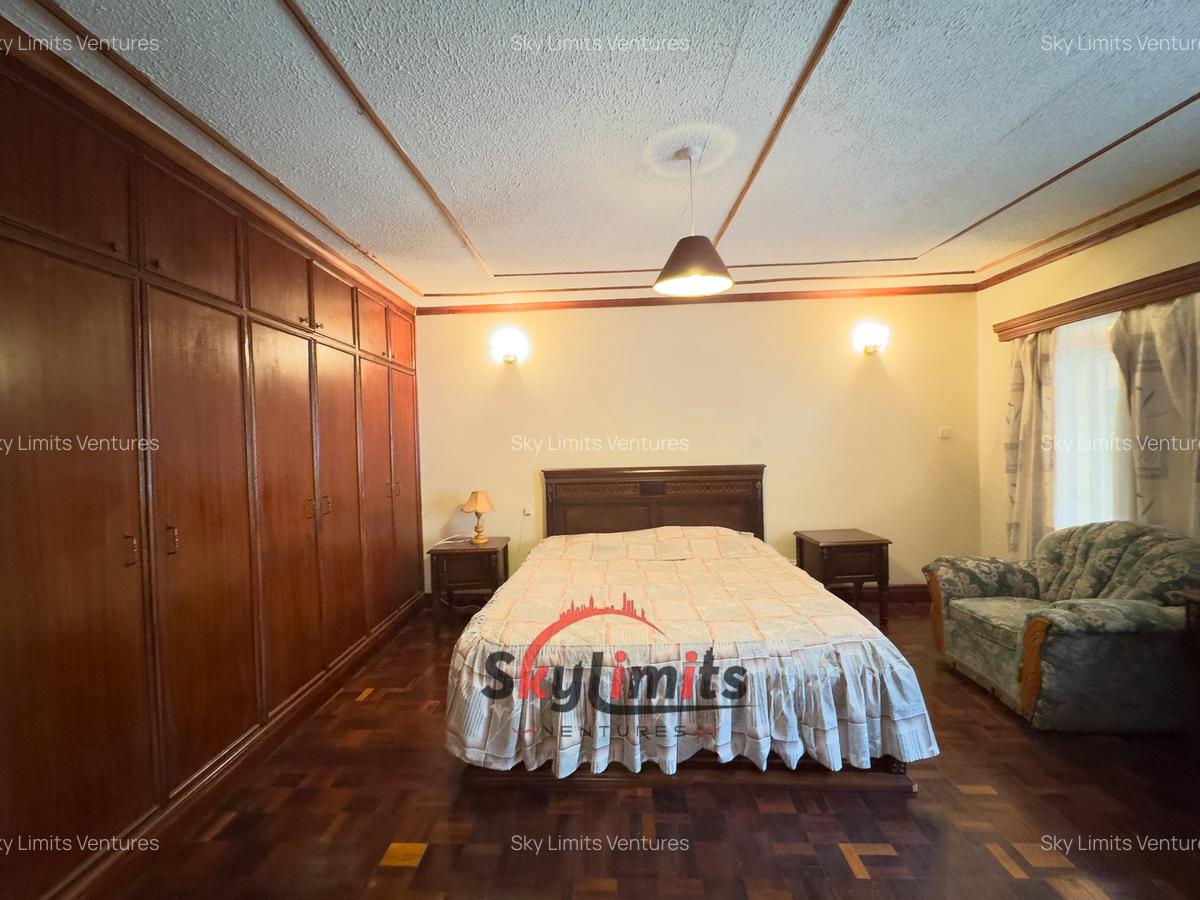 5 Bed House with En Suite in Runda - 16