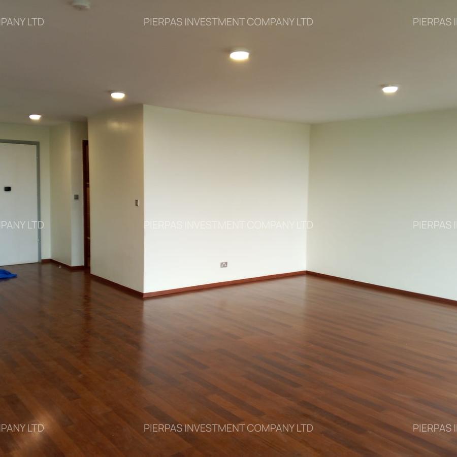 Serviced 3 Bed Apartment with En Suite in Parklands - 18