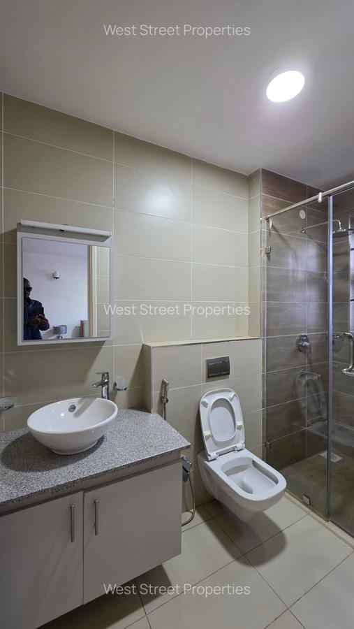 2 Bed Apartment with En Suite at Lavington - 8